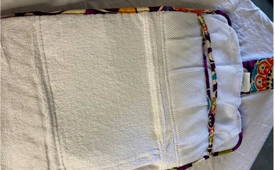 ¡ENVÍO GRATUITO! Almohadilla cambiadora para bebé Vera Bradley forrada en tela de felpa Foto 3 de 3