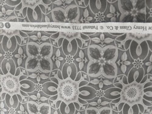 Henry glass "Vogue" by Lizzie B Cre8tive, gray baroque pattern, 25" x44" - Picture 3 of 4