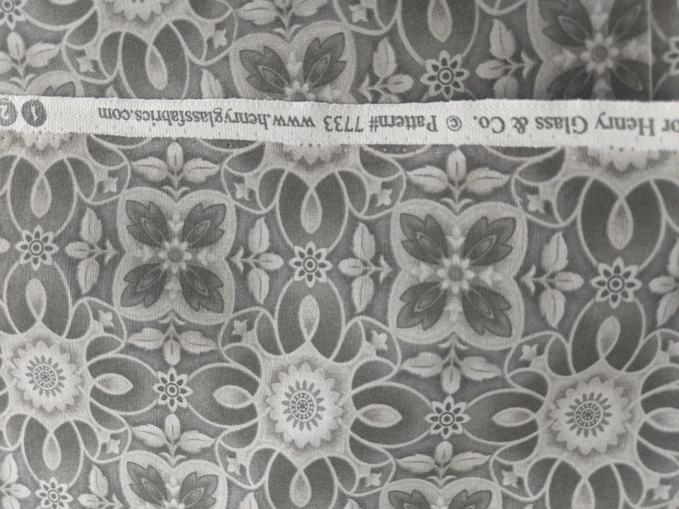 Henry glass "Vogue" by Lizzie B Cre8tive, gray baroque pattern, 25" x44" - Image 3 of 4