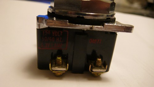 Pulsador rojo iluminado Eaton Cutler Hammer 10250T con bloque de contacto - Imagen 9 de 10