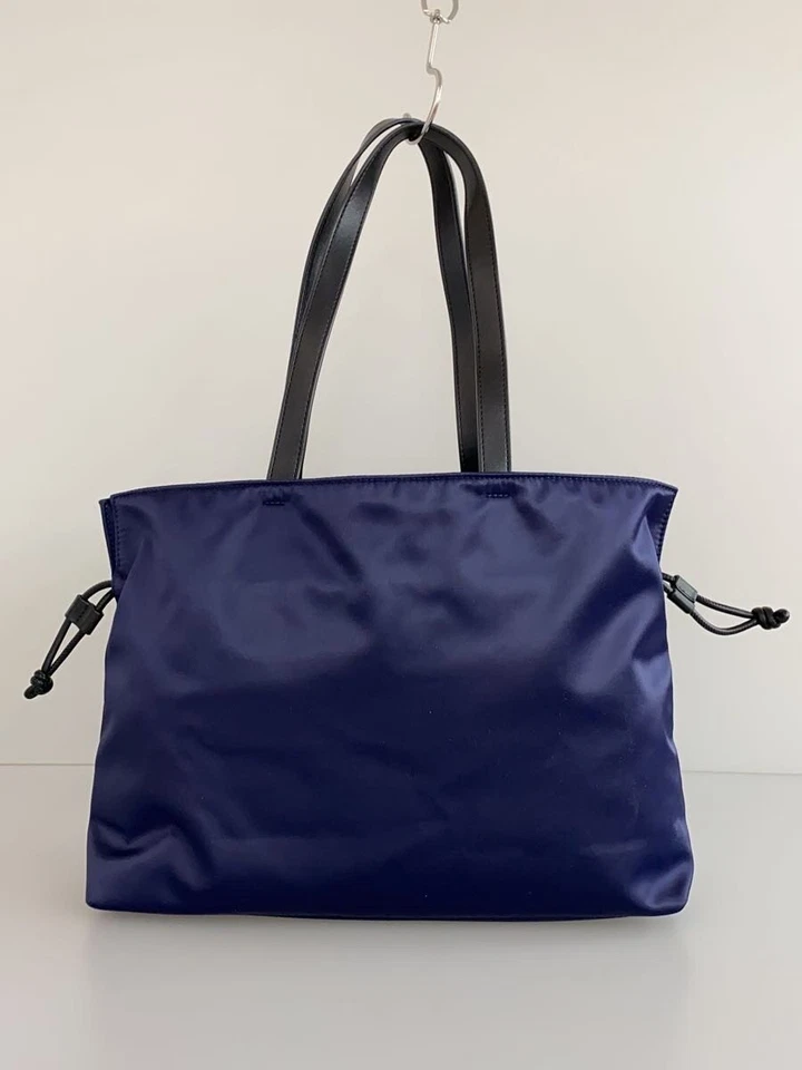 Bolso de Mano LANVIN 2 Vías Nylon Satinado Cordón con Logo en NVY Foto 3 de 4