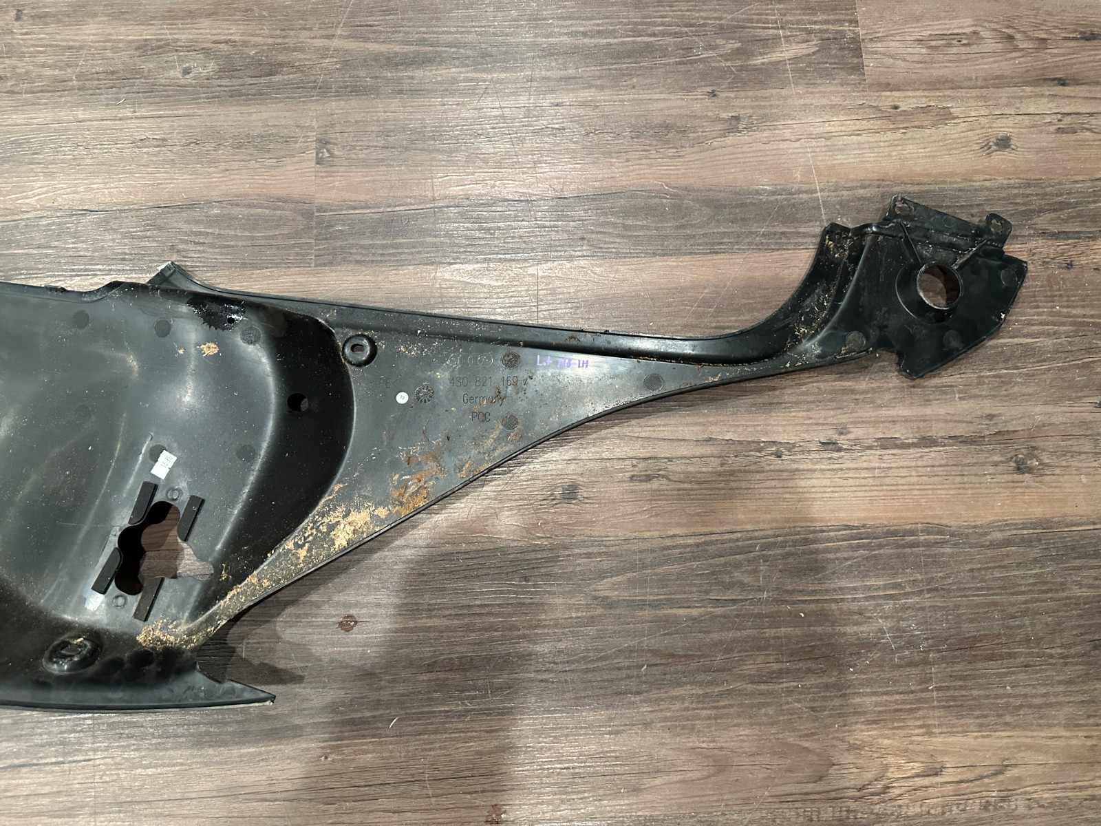 Audi R8 2017 LEFT Wheel arch molding P/N 4S0821169