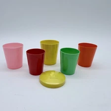 Vintage Jester Colorful Plastic Nesting Cup 5 Piece Set with Lid PM 317