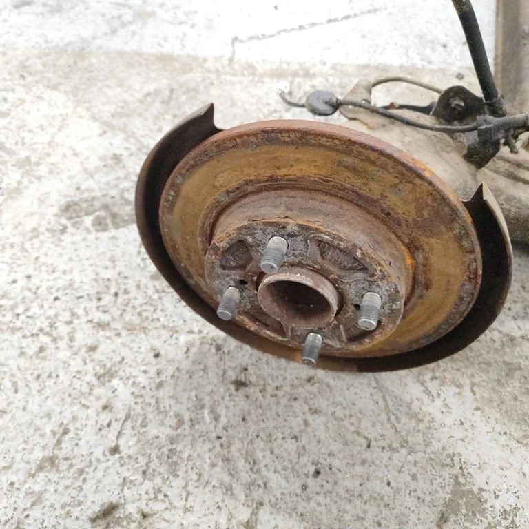 Suzuki Swift A2L 1.2i 66kW Hybrid 2019 Rear subframe suspension axle beam - Image 4 of 4