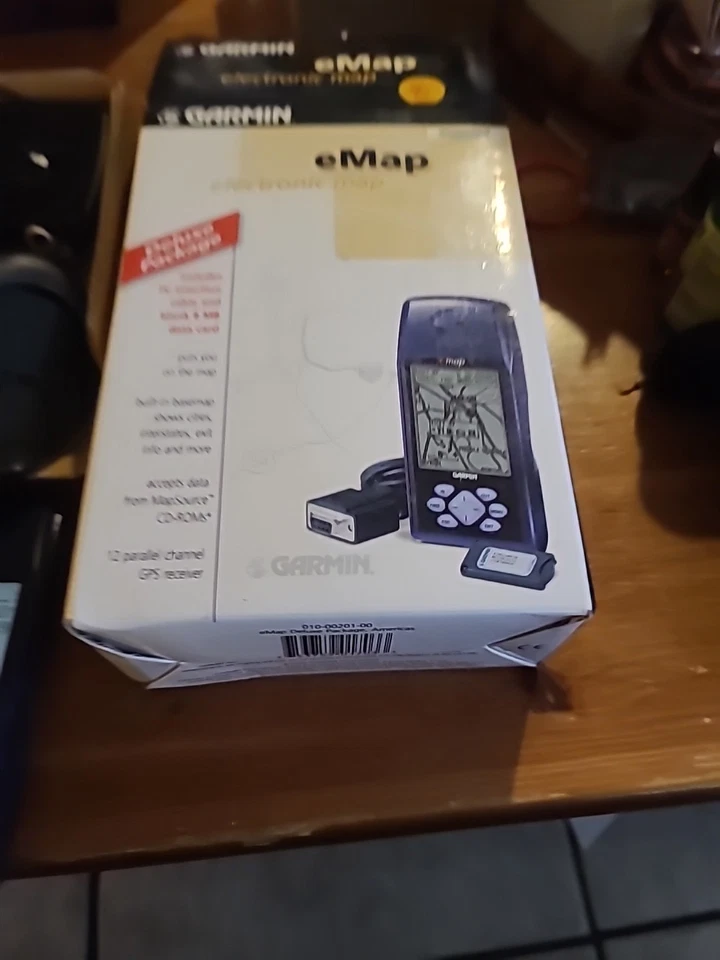 Garmin eMap Deluxe Handheld GPS Navigation Bundle,l - Image 2 of 4