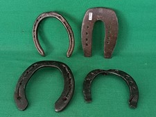 LOTTO 4 FERRI ANTICHI DI CAVALLO IN FERRO BATTUTO A MANO RESTAURATI. DM47