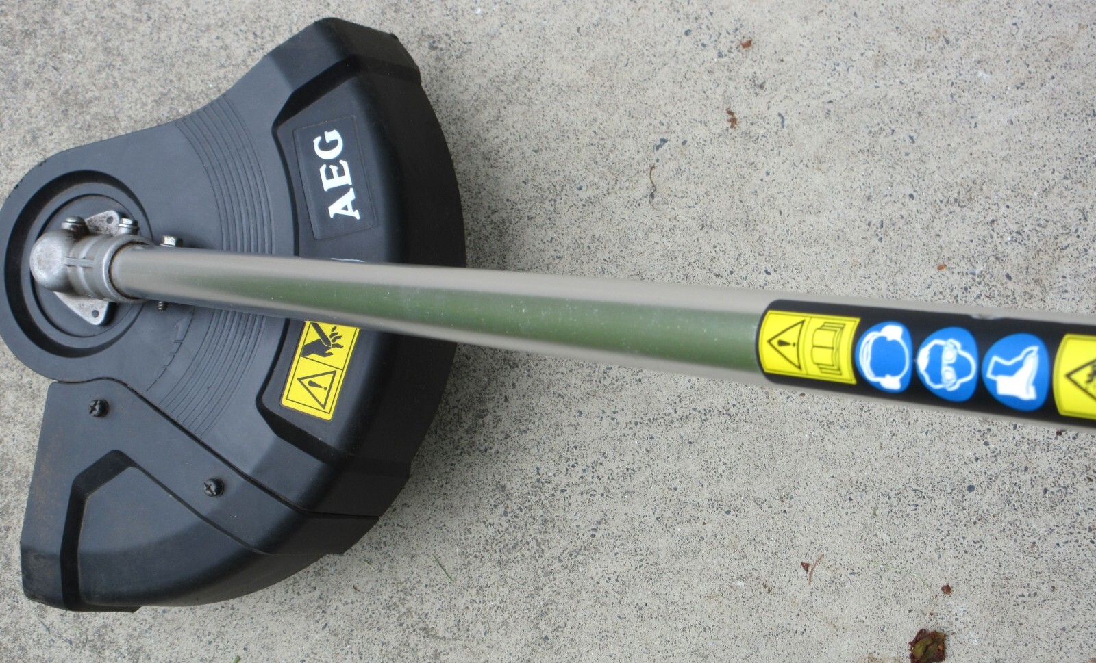 AEG 18V Brushless LINE TRIMMER (Skin Only) Model ALT18B 💙Close to New