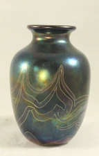 1979 Mark Russell 3¾" Iridescent Blue Green Pulled Feather Art Glass Vase