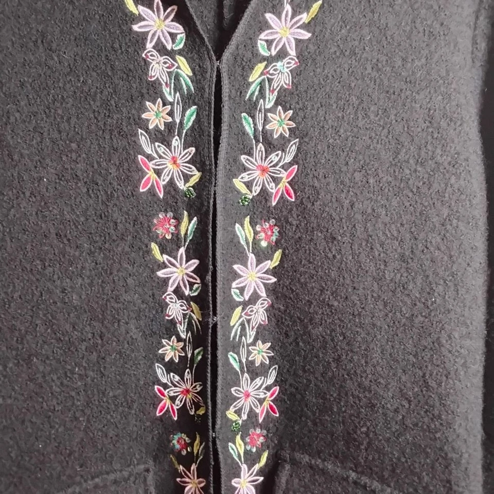 花朵刺绣Kenar黑色大衣 — 第 2/4 张图片