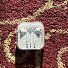 Apple EarPods In Ear Canal Headset - White (MNHF2AM/A)