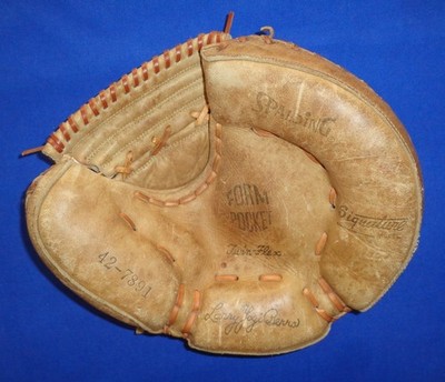 Larry Yogi Berra mitt glove Spalding model 42-7891 New York Yankees