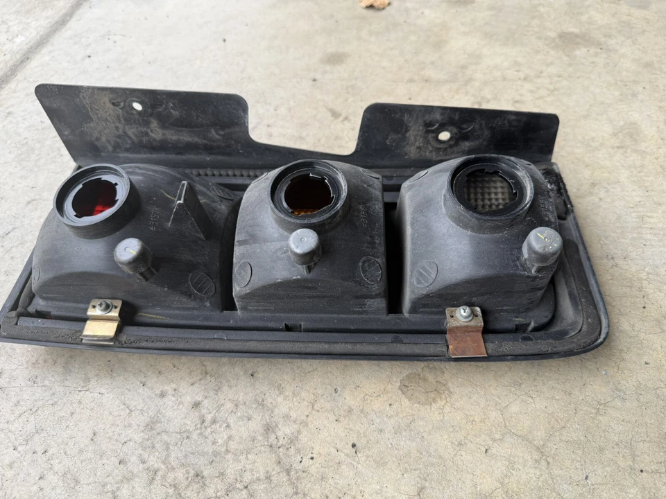 2003-2004 Hummer H2 lanterna traseira lanterna traseira lado direito do passageiro fabricante de equipamento original - Imagem 4 de 4