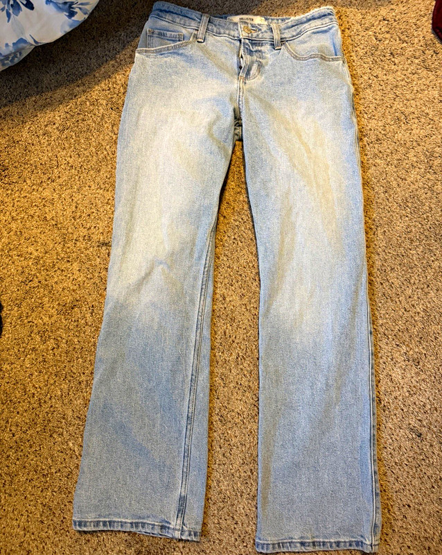 Hollister Women’s Low Rise Relaxed Straight Blue Light Wash Denim Jeans 26