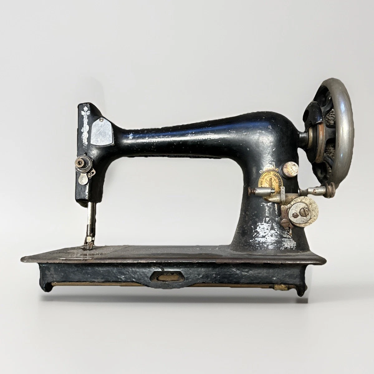 Singer Sewing Machine Model 27 In Antique Sewing Machines for sale
