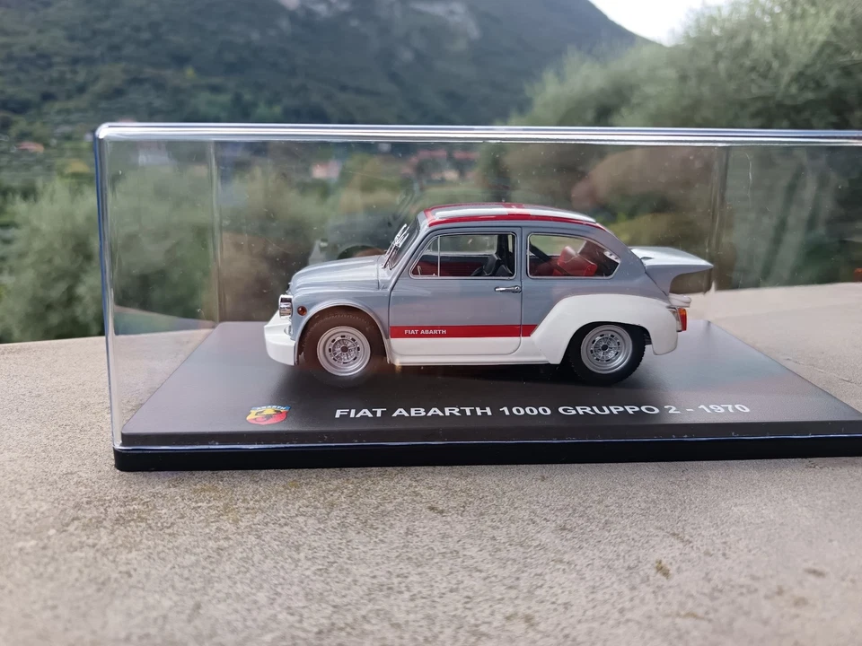 Fiat Abarth 1000 Gruppo 2 Auto da Collezione con teca - 1970 - 1/24 Hachette - Immagine 2 di 4