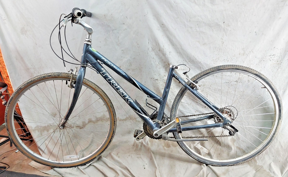 2003 Trek 7100 Comfort Hybrid Bike Medium Step-Thru Shimano