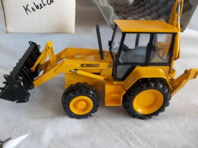 Conrad 1:35 MF Lader 860 Kobelco – Tracteur Miniature Métal, édition Limitée (Art. 2956)