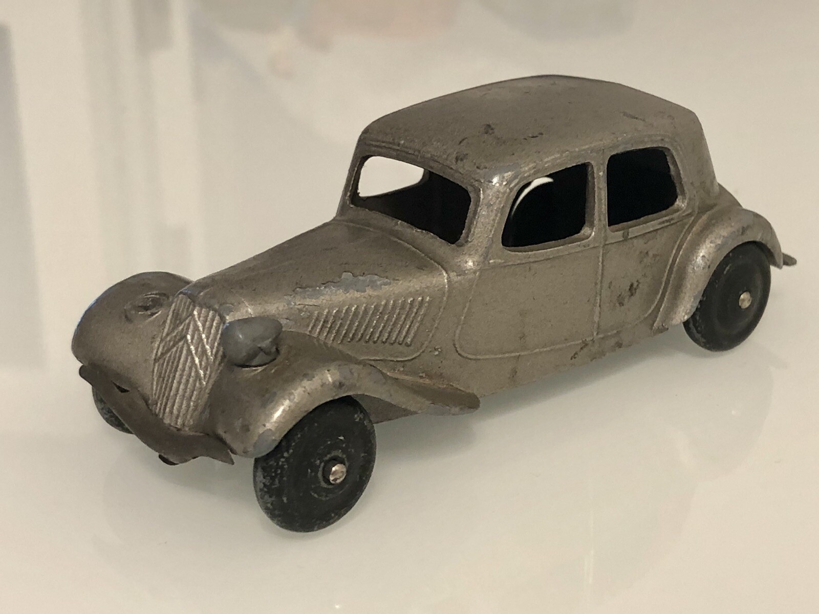 CITROEN TRACTION 11 BL malle plate de DINKY TOYS