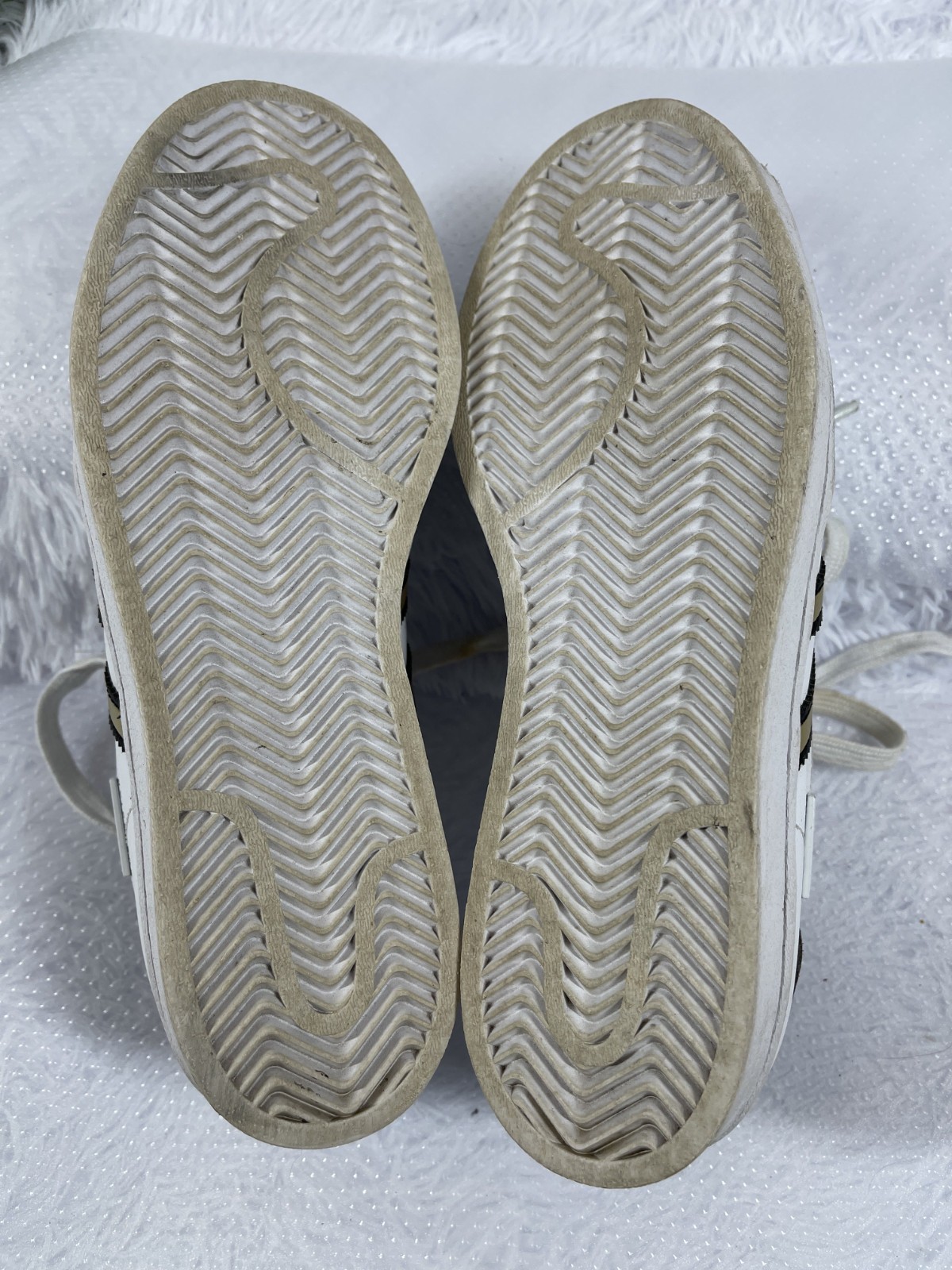 Adidas Superstar Sneakers Size 5.5 Boys White Athleisure Sporty Chic Streetwear thumbnail 7