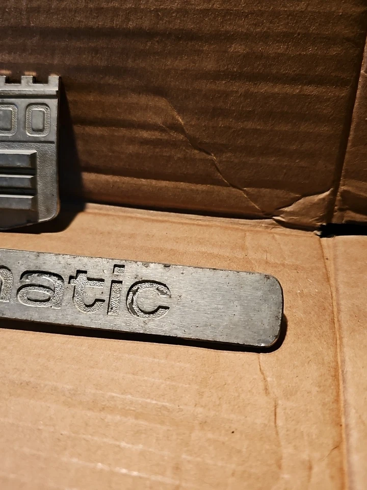 Volvo 1968 1800E automático trunl emblema OEM (A) Foto 2 de 4