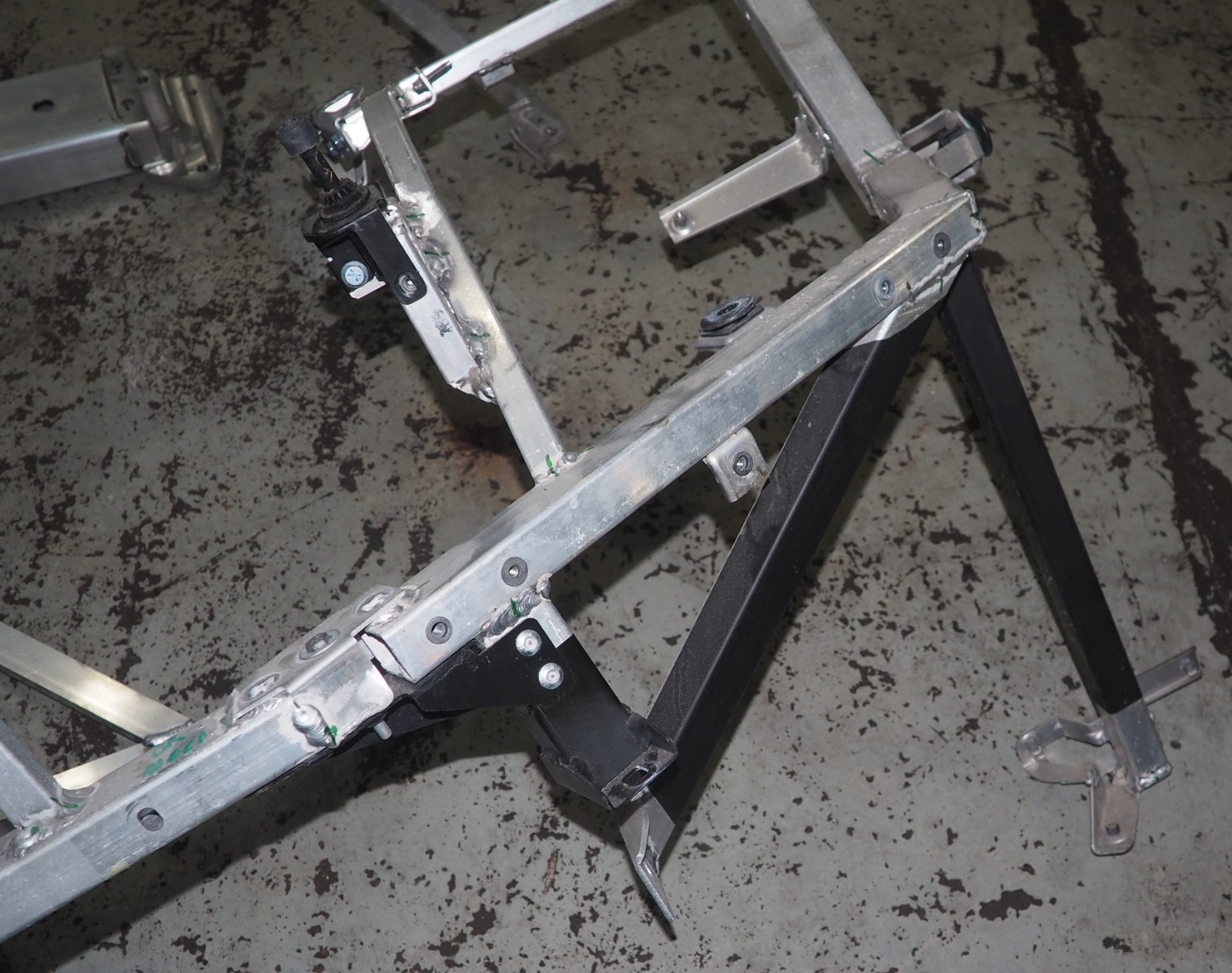 2022-2026 Maserati MC20 MCPura Rear Bumper Brackets Crash Structure Mounting *