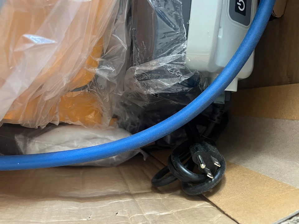 Maytronics Dolphin Wave 100 Robotic Pool Vacuum Cleaner - **NO US CUSTOM FEES** - Image 4 of 4