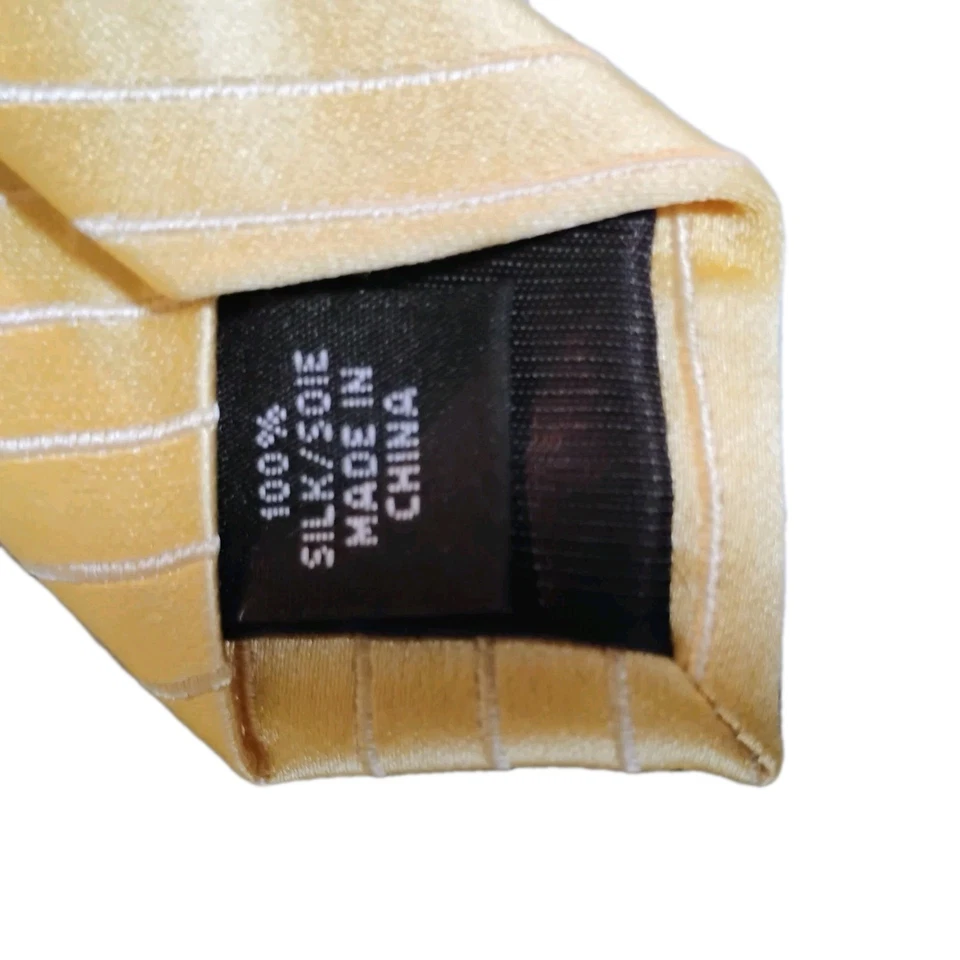 Классический галстук, твердый желтый шелк, диагональное тиснение, Jones NY, отличное состояние товара - Изображение 2 из 3