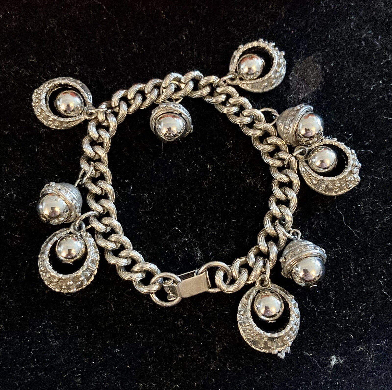 Vintage Chunky Charm Bracelet ACORN & Balls Charms Silvertone 7” Rope
