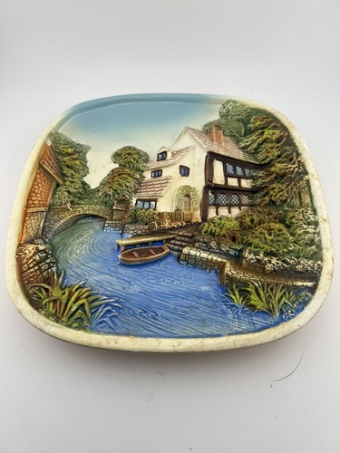 Vintage 1974 Legend Products 3D Chalkware Wall Hanging, Made in England - Picture 2 of 7