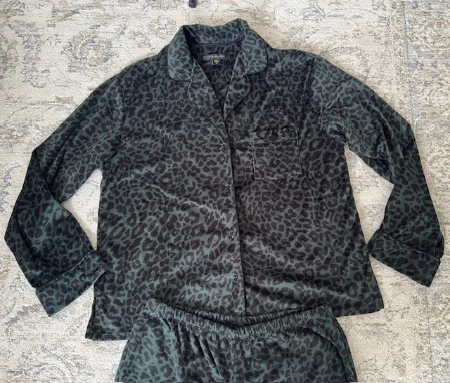 Donna Karan Women Soft 2pc. pajama set green Leopard Size M NEW - Image 3 of 4