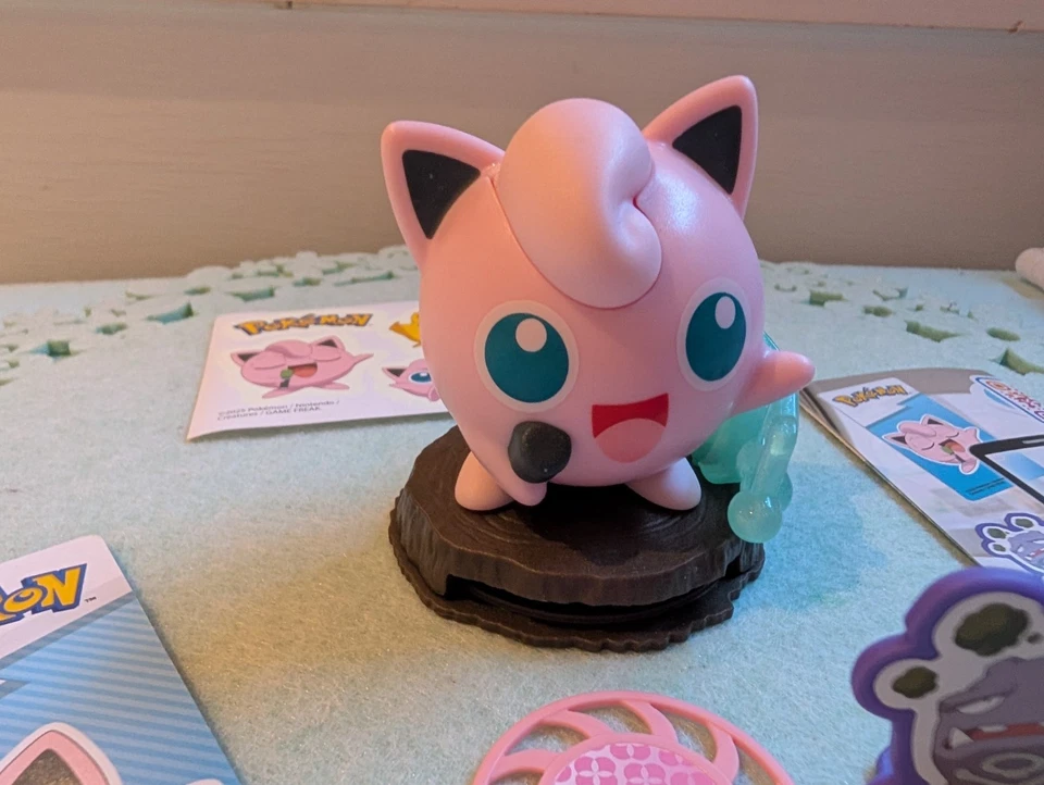 Kinder Überraschung Riesen-Ei Pokémon 2025 Pummeluff + Sticker BPZ - Bild 2 von 4