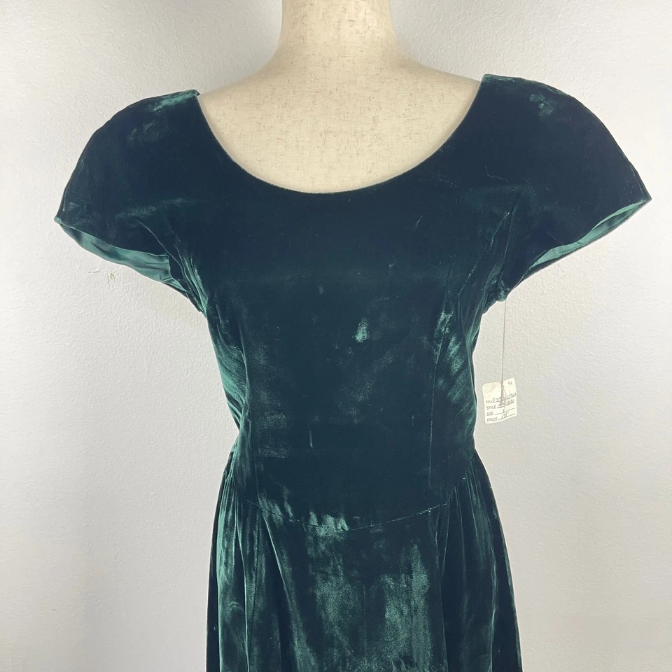Vestido midi vintage anos 80 anos 90 Donna Ricco verde esmeralda veludo cintura amarrada feminino 8 - Imagem 4 de 4
