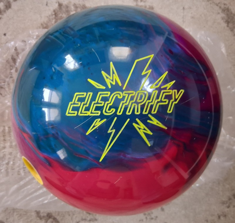 (1) Used Storm Electrify Pearl Sky/Amethyst/Fuschia Pearl Bowling Ball 14lb