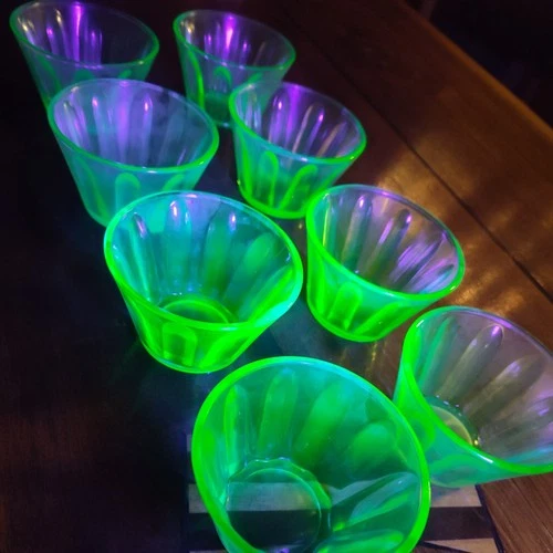 Set of 8 1930s Hazel Atlas Uranium Green Depression Glass Custard Cups