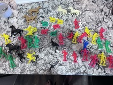 Vintage Cowboys  Indians Figures Plastic Toys Wild West Lot
