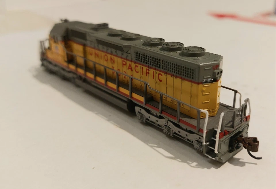Kato N scale Union Pacific SD40 diesel locomotive - Image 2 of 4