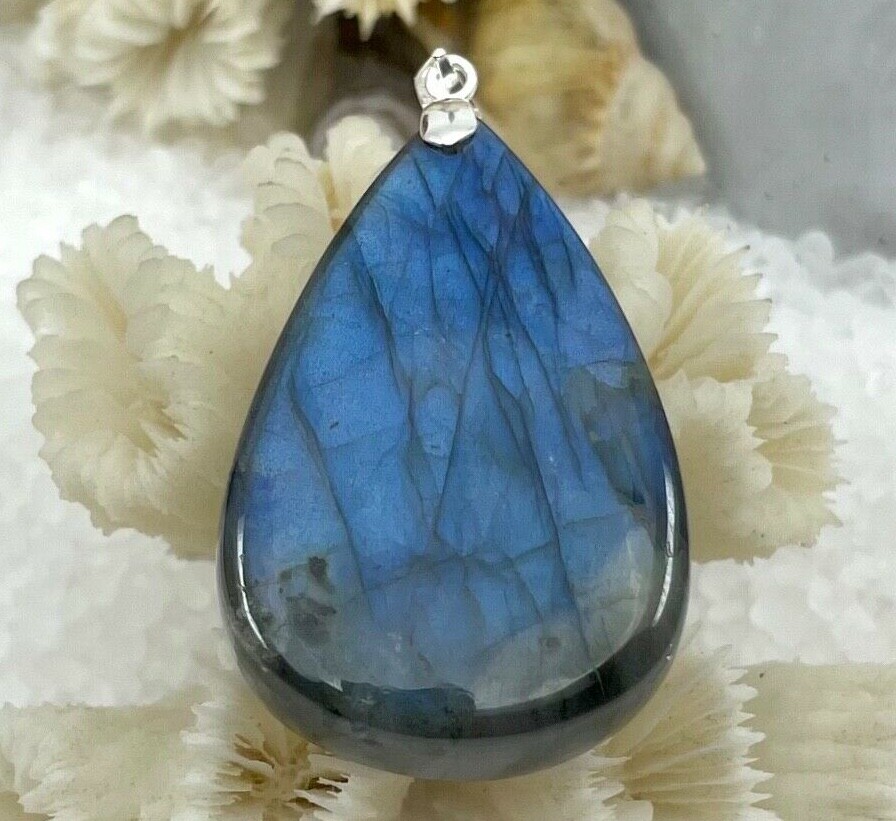 Pendentif Labradorite Bleue contre la fatigue passagère, grand minéral naturel et bélière argent