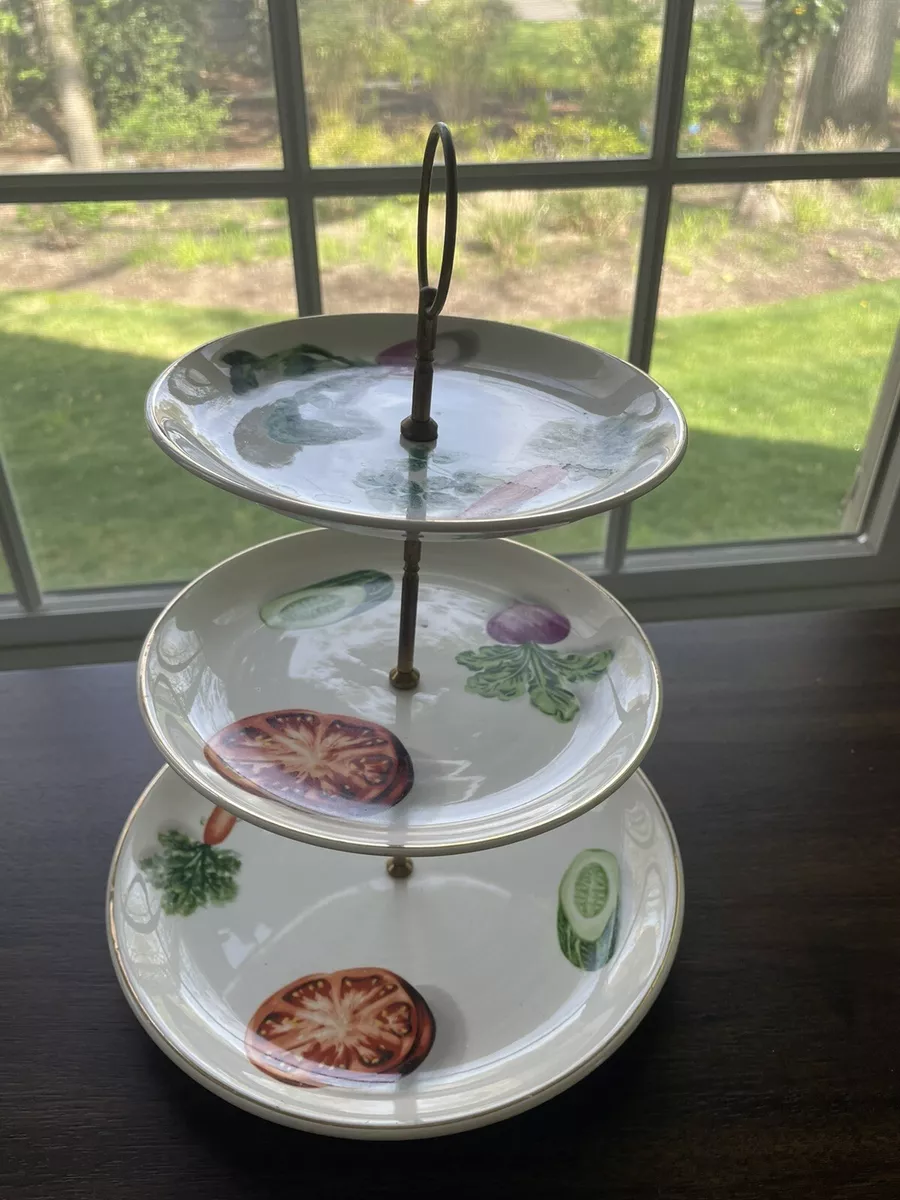 Tiered 2025 plate stand