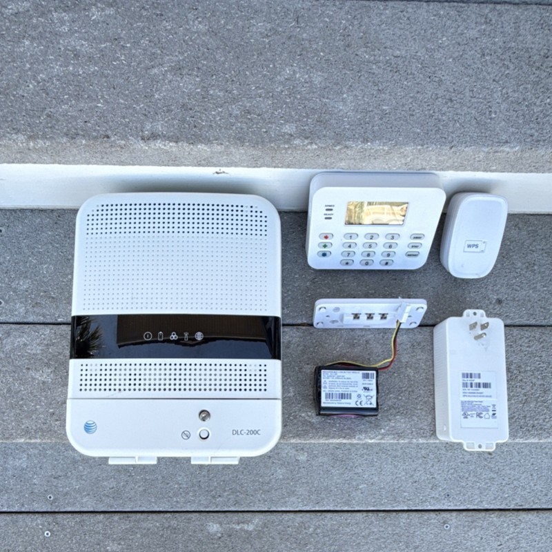 AT&T DLC-200C Wireless Home Alarm System, Keypad, Battery Backup, Control Panel