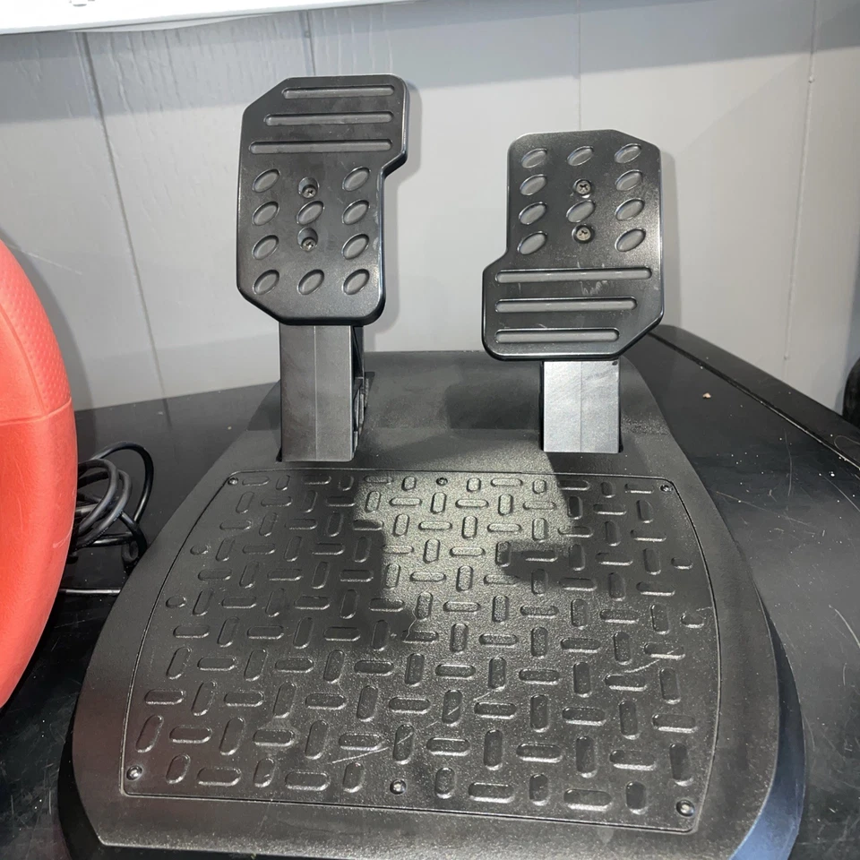 Thrustmaster Ferrari 458 Spider Racing Wheel Compatible with Xbox And PC - Image 2 of 4