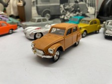 ANCIENNE MINIALUXE PLASTIQUE