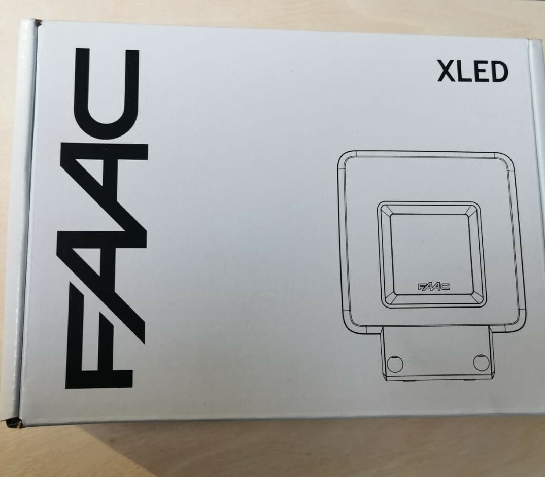 FAAC 410029 Lampeggiante XLED: Design Italiano per Automazioni