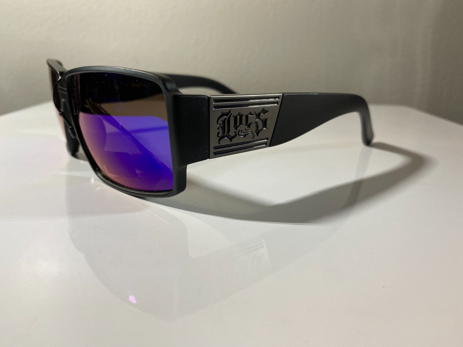 Stylish Men's Black Frame Sunglasses with Purple Reflective Lenses