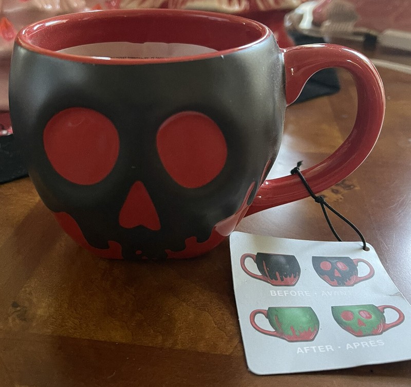 Disneys Snow White Poisoned Apple Heat Reactive Color Changing Black/Green Cup