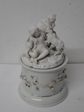 Tolle und seltene gro&szlig;e Deckeldose Fig&uuml;rlich um 1900