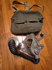 Vintage Post WW2 Army Lightweight Service Gas Mask w/ Bag + Anti Dim, EXC Cond