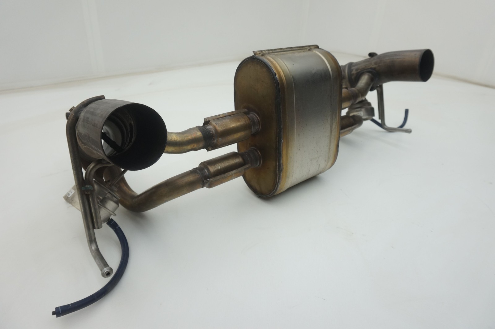 Rear Central Exhaust System Muffler Silencer OEM 844311 Ferrari 488 Spider 2017