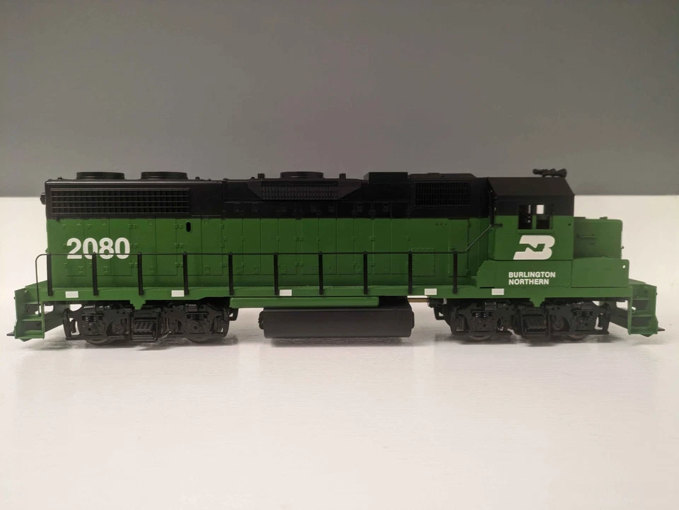 O Gauge Weaver Ultra Line GP38-2 Diesel Locomotive Burlington Northern 2080 - Image 4 of 4