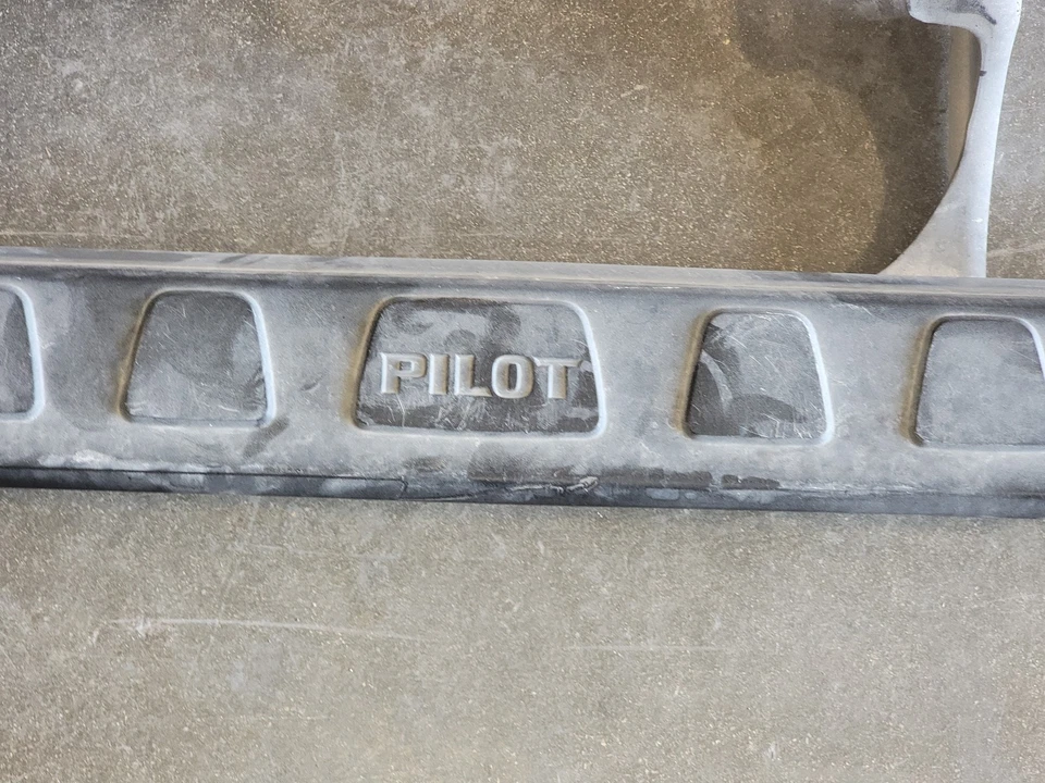 2009 Honda Pilot Driver LH & Passenger RH Side Running Boards OEM - Image 2 of 4