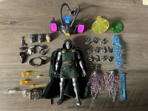 Mezco Marvel Doctor Doom 6 in Action Figure 77272